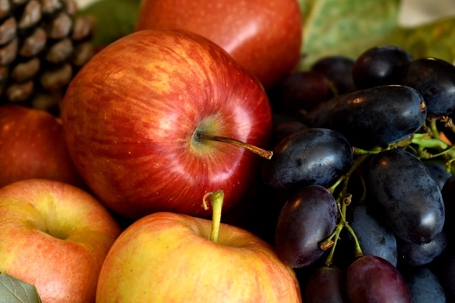 Procyjanidyna B2 z jabłek i winogron w walce z łysieniem.